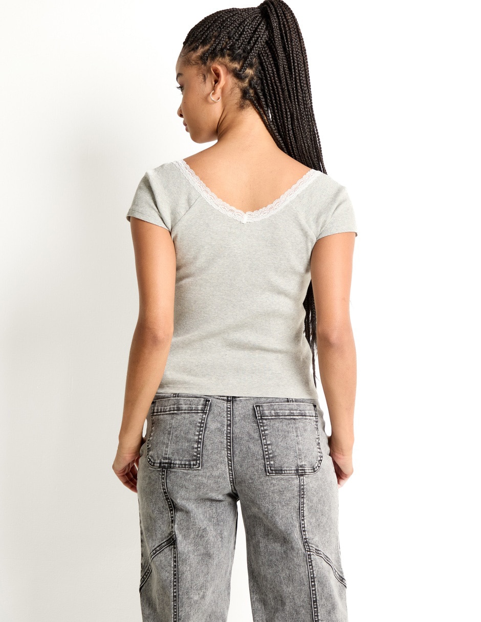 Playera manga corta cuello V para mujer