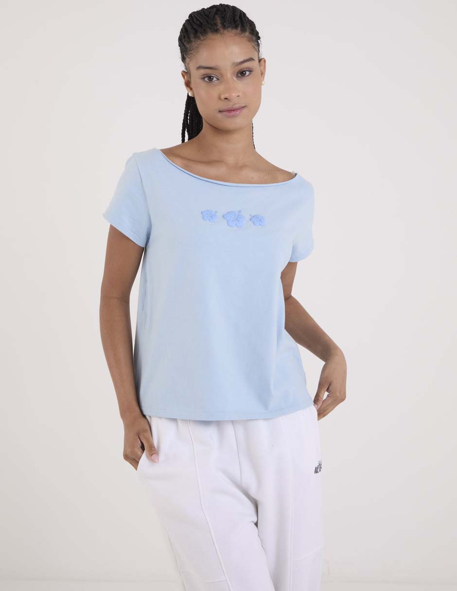 Playera manga corta cuello ojal para mujer