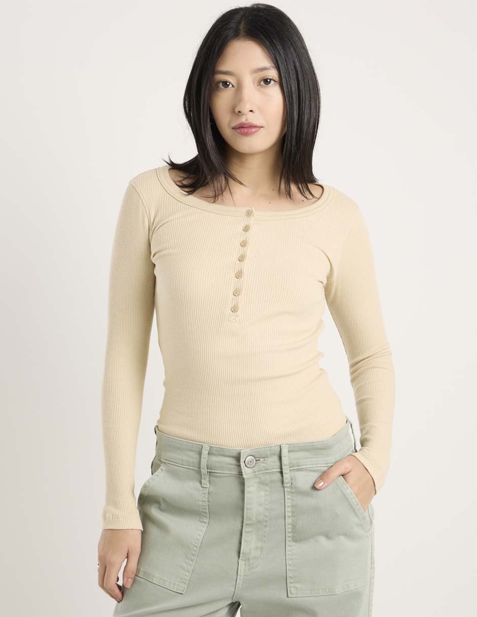 Playera manga corta cuello henley para mujer