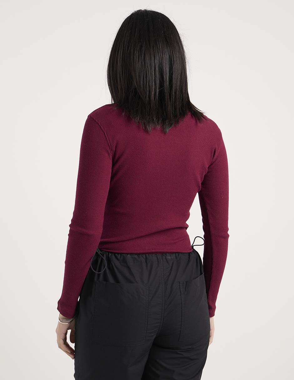 Playera manga corta cuello henley para mujer 2