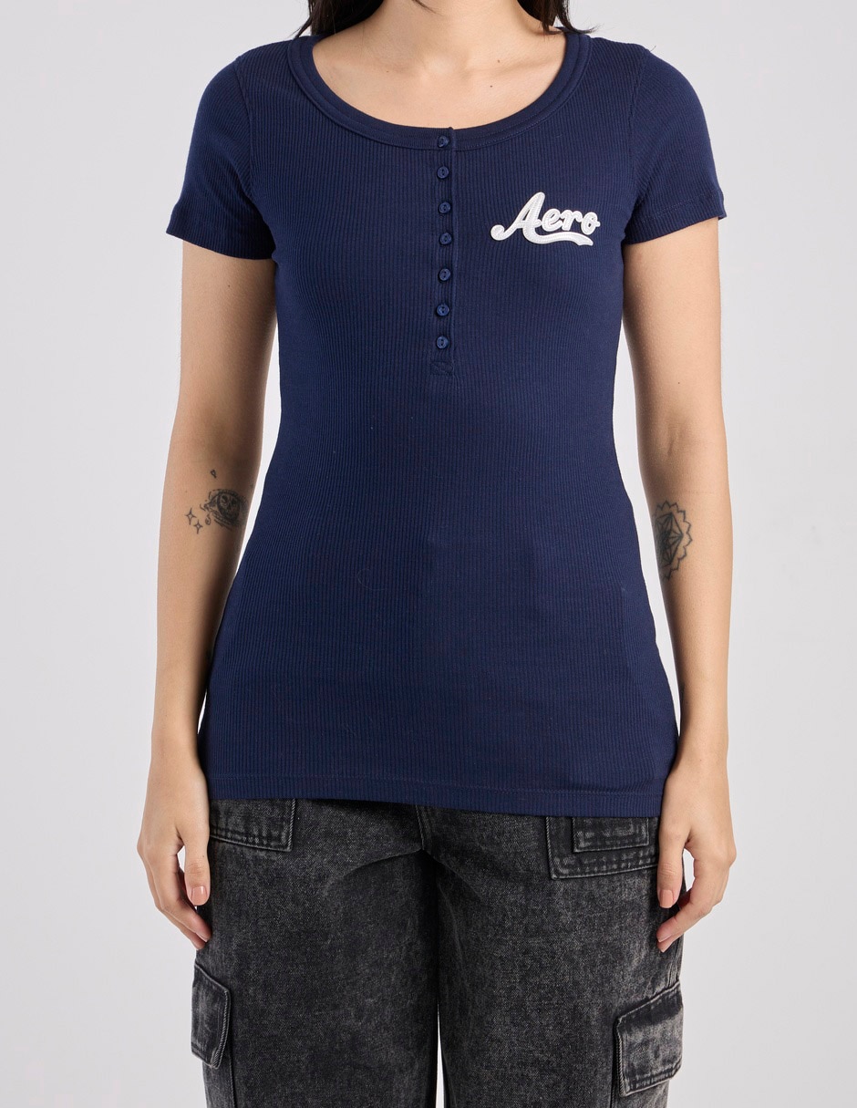 Playera manga corta cuello henley para mujer 5