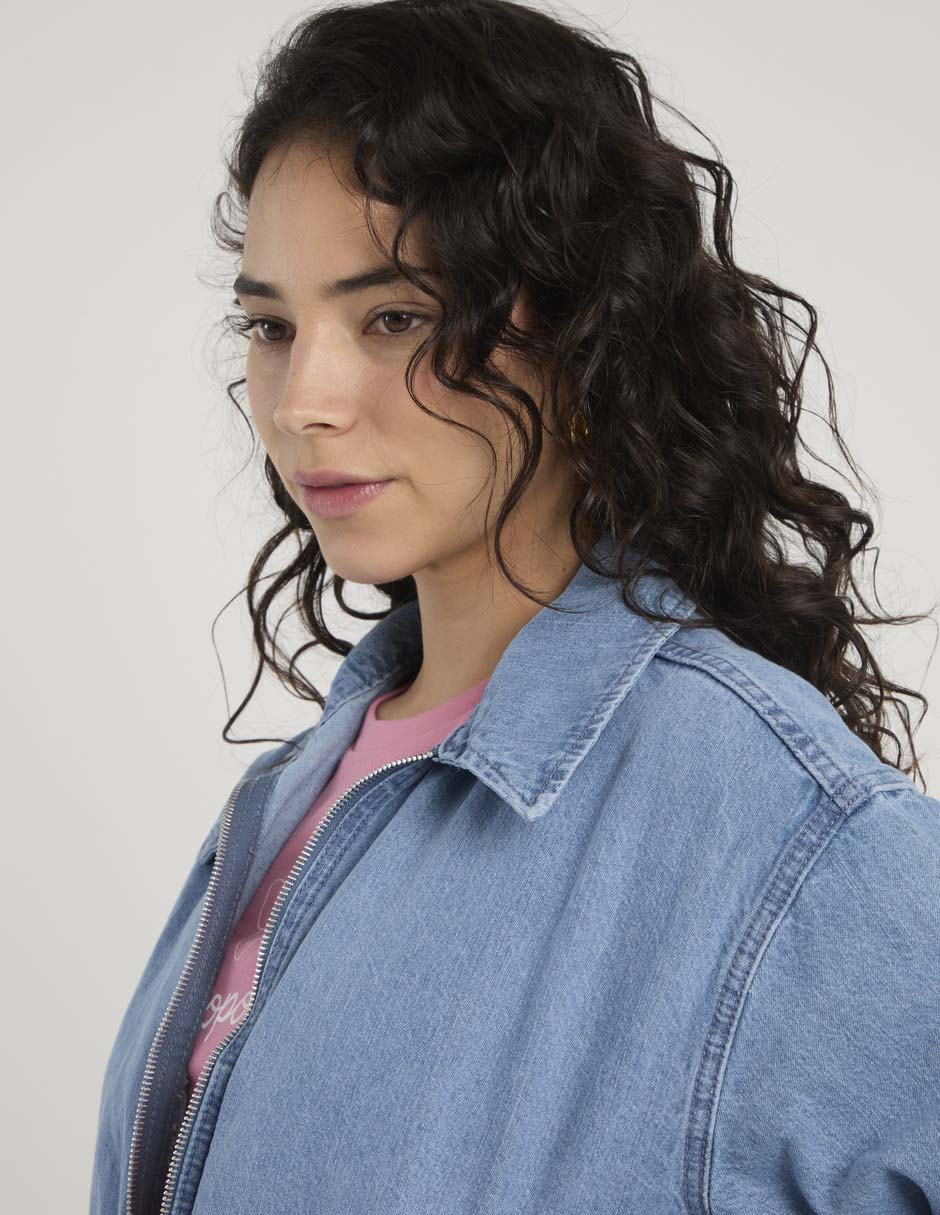 Chamarra bomber de mezclilla para mujer 4